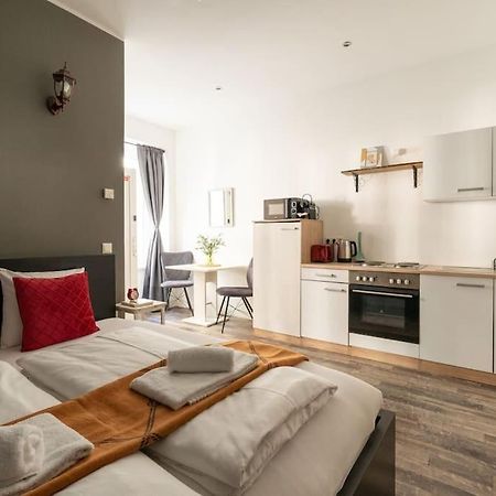 Chic Studio By City Center By Hm Вена Экстерьер фото