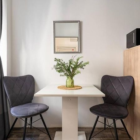 Chic Studio By City Center By Hm Вена Экстерьер фото