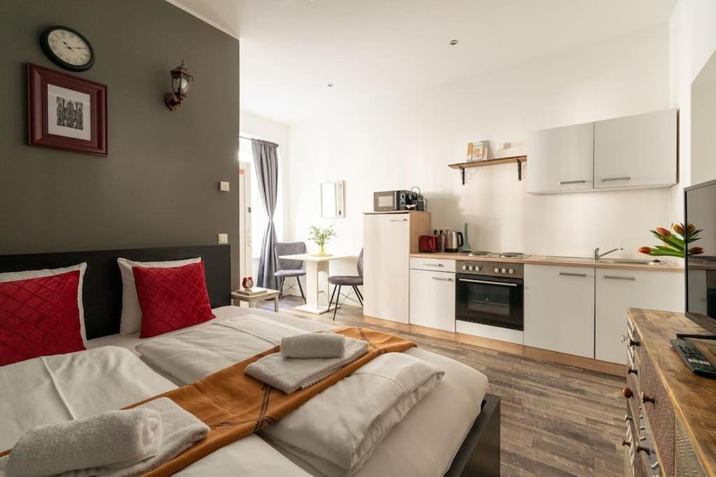 Chic Studio By City Center By Hm Вена Экстерьер фото