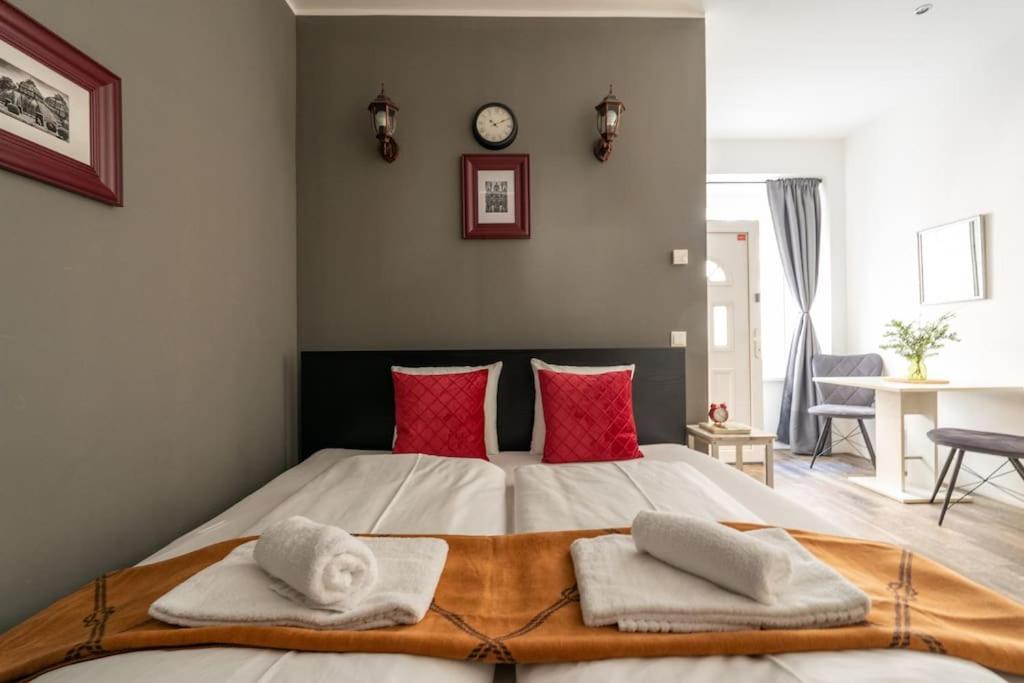 Chic Studio By City Center By Hm Вена Экстерьер фото